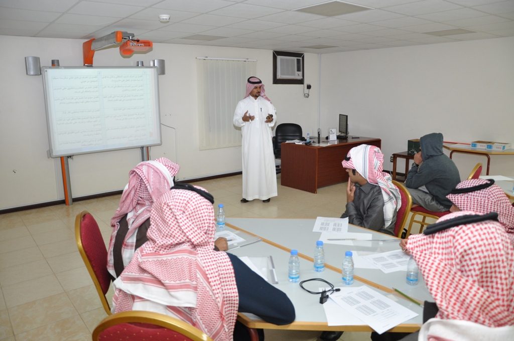 طلاب ” الدواسر ” يحضرون دورة تدريب ” تحديد التخصص الجامعي ” بالجبيل الصناعية